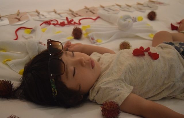 子供が寝ない…実は昼間の刺激が原因かも！？今日から試せる寝かしつけ対策